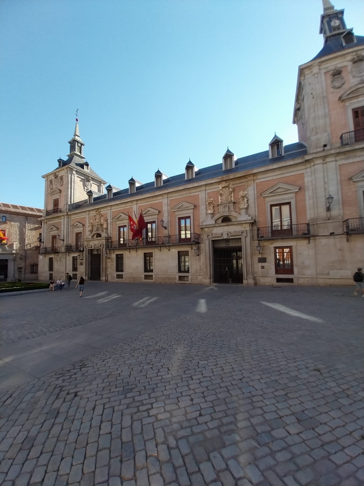 La Plaza de la Villa en Madrid. Conoce su historia y sus edificios emblemáticos.